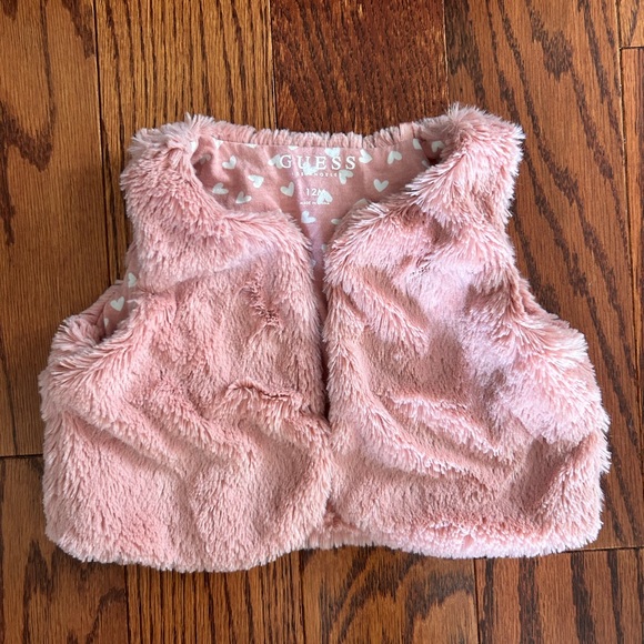 5/$15 Guess 12m faux fur vest for toddlers - Picture 1 of 2